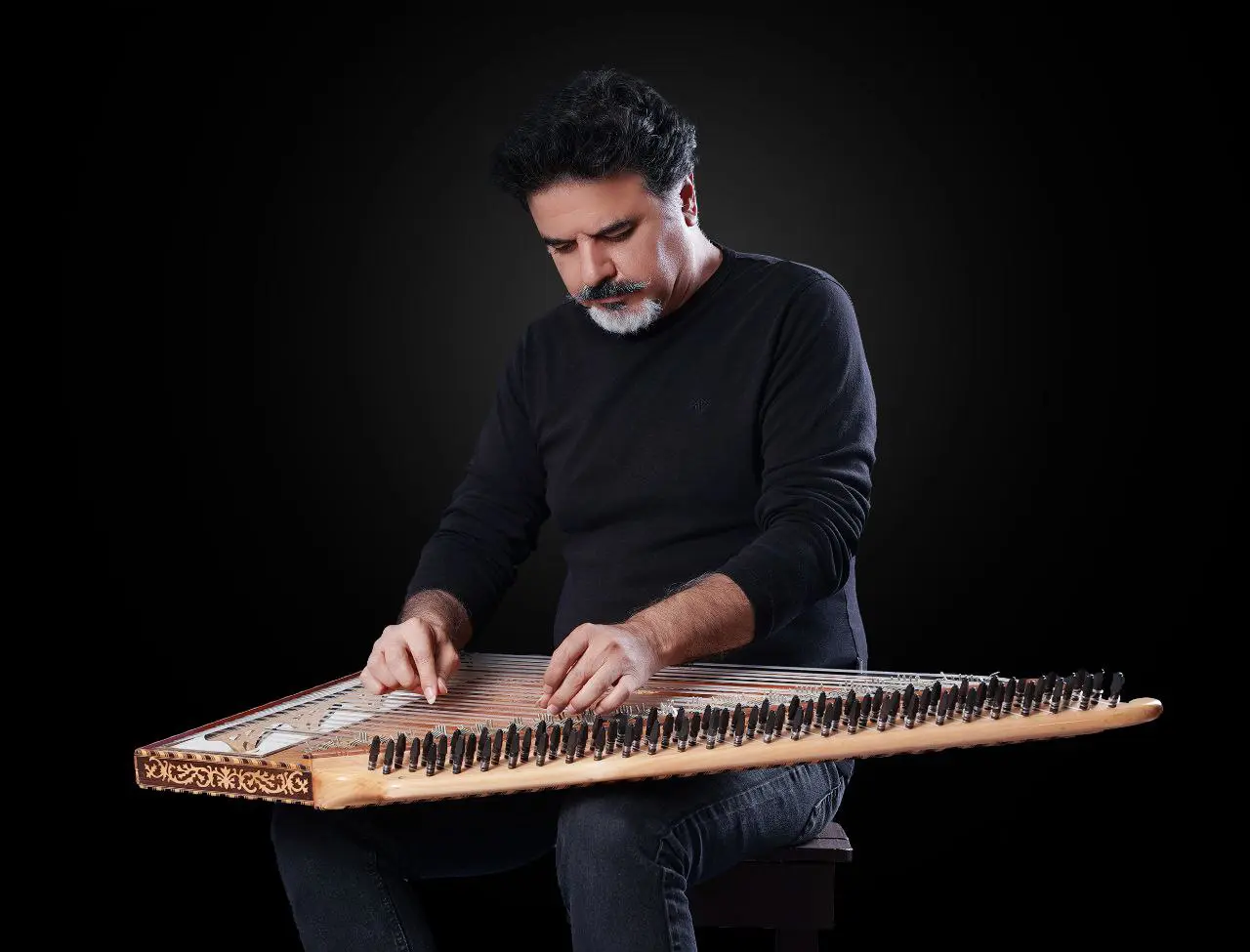 عادل ماهوتی